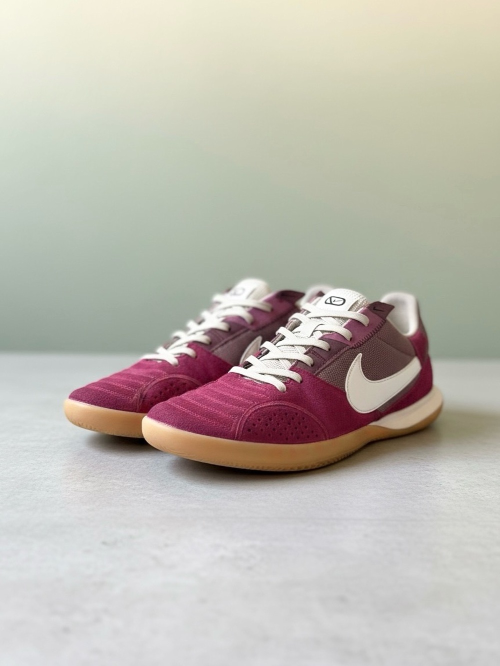 Nike Gato Pink and purple Women’s 9